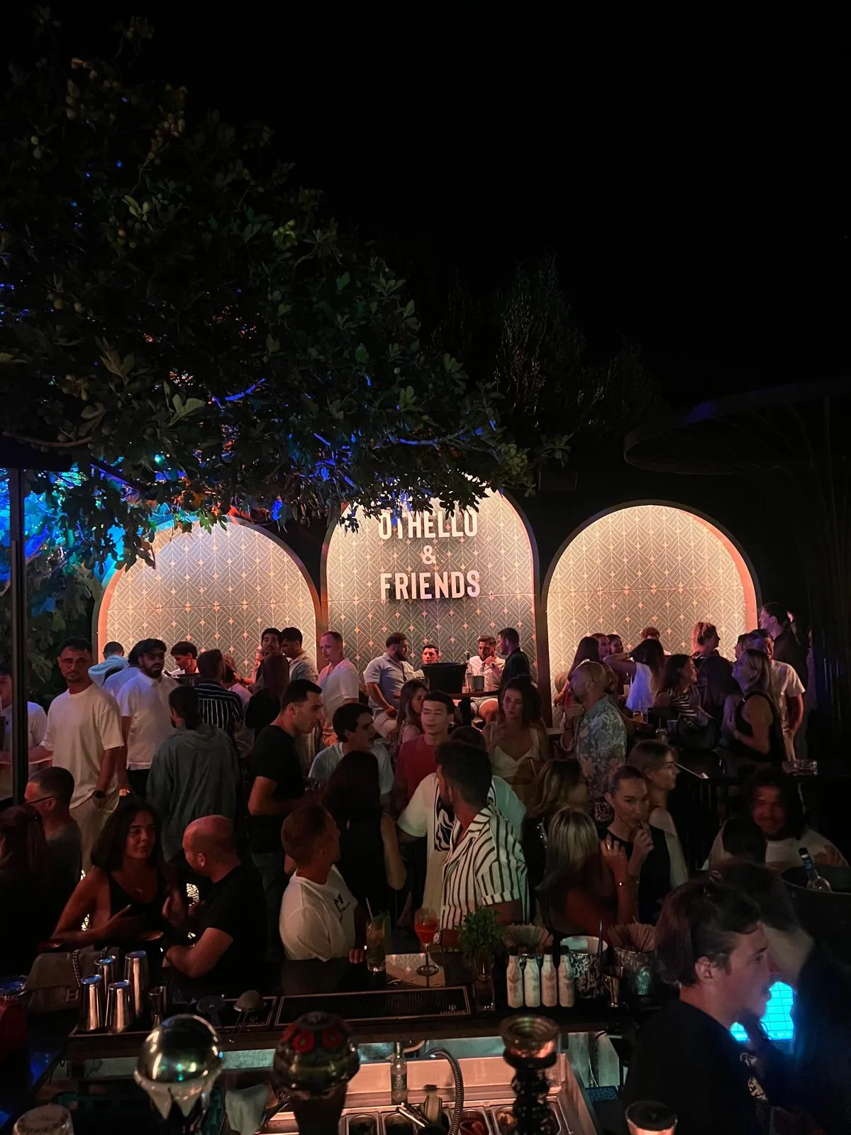 Bar avec éclairage LED