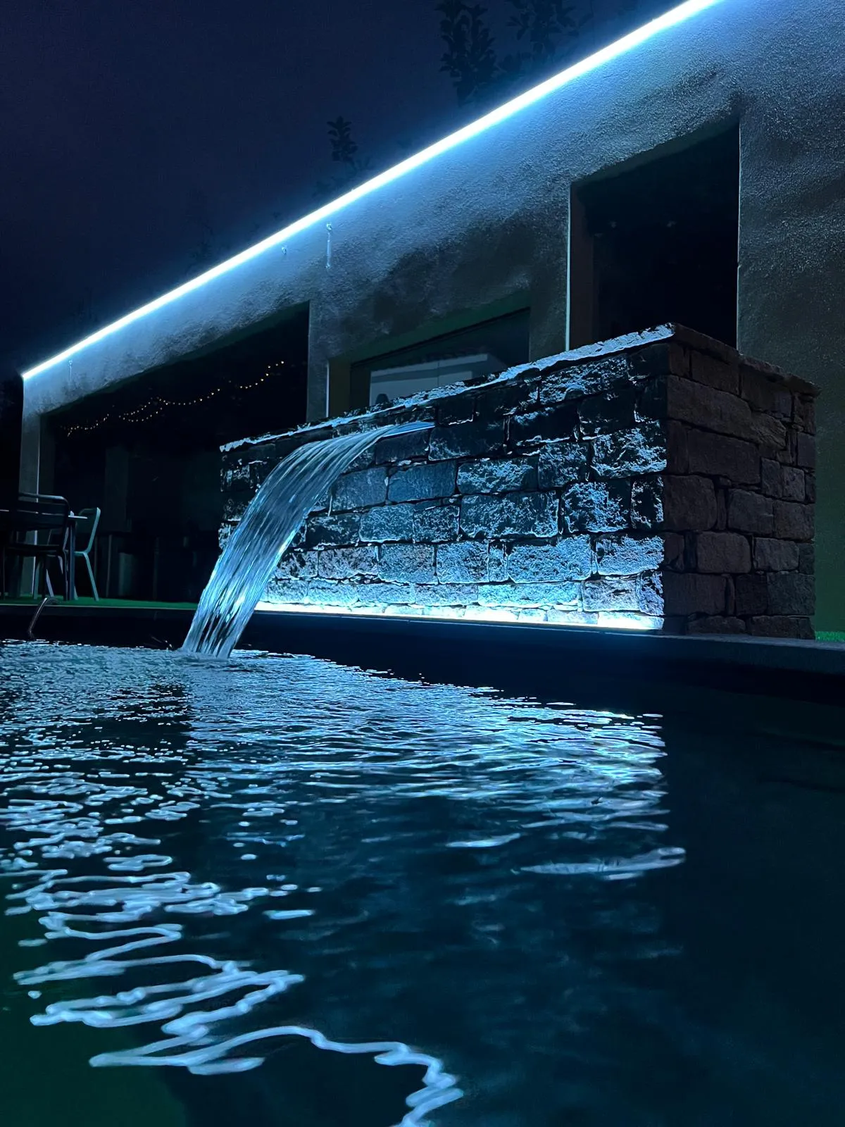 Piscine avec éclairage LED
